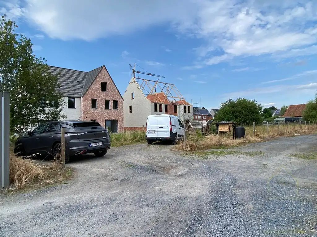Huis met twee slaapkamers, verschillende staanplaatsen en tuin te huur in Ingelmunster foto 17