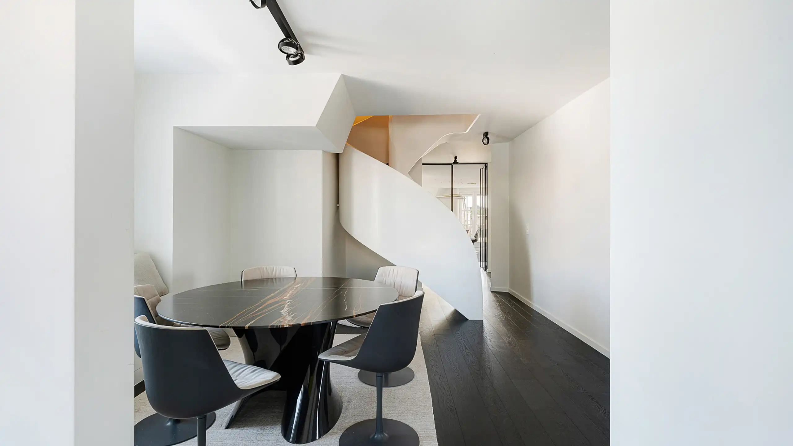 Luxueus duplexappartement met het woongevoel van een villa foto 18