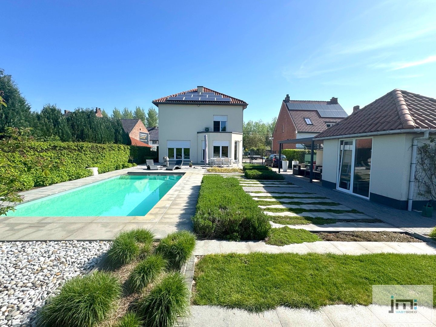 Energiezuinige woning met zwembad foto 2