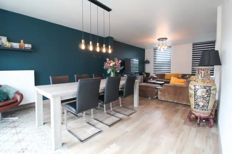 Ruime gezinswoning met 3 slaapkamers en zonnige tuin foto 3