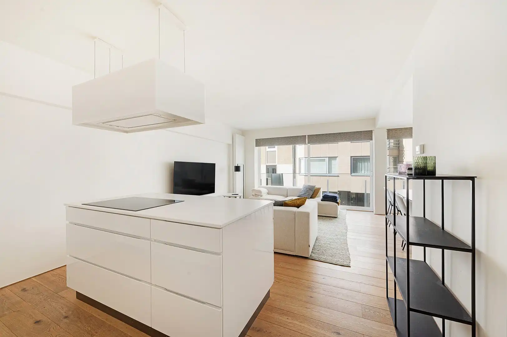 Hedendaags appartement genietend van zijdelings zeezicht, vlakbij de zee. foto 12