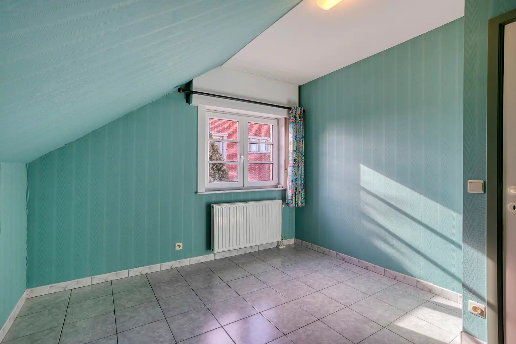 Half open bebouwing met 3 slaapkamers, garage en ruime tuin! foto 16