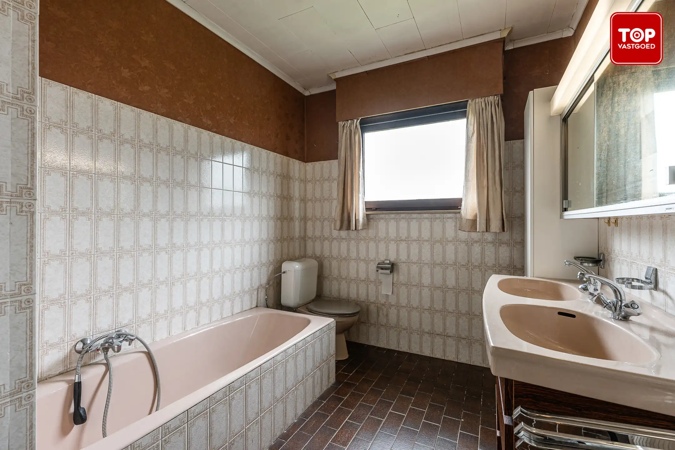 Te renoveren bungalow met charmante tuin op een toplocatie. foto 19
