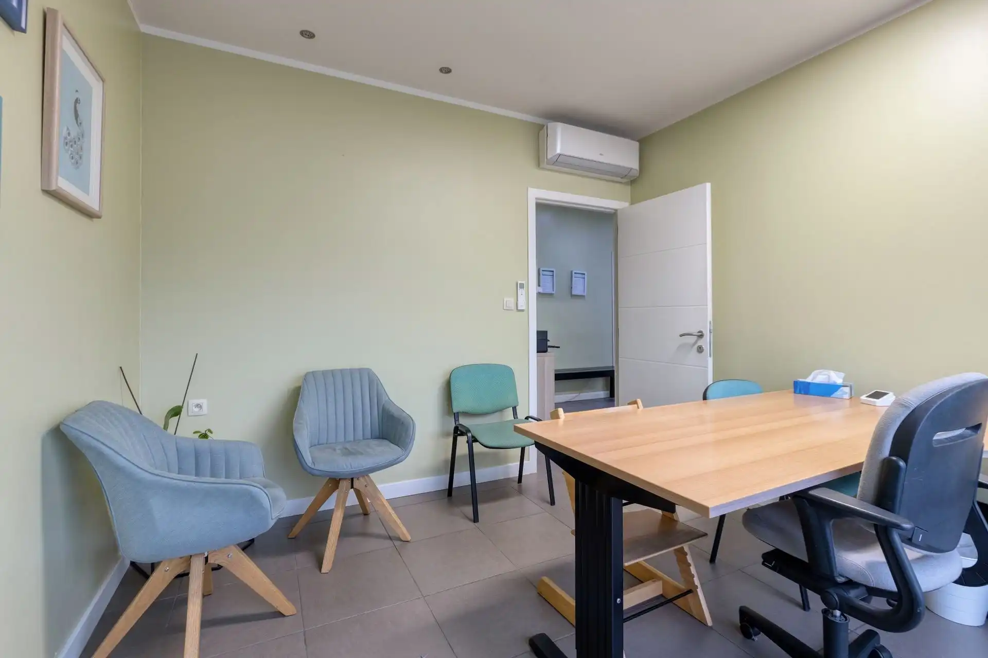 Ruime woning met maar liefst 4 slaapkamers én praktijkruimte in Maasmechelen! foto 26