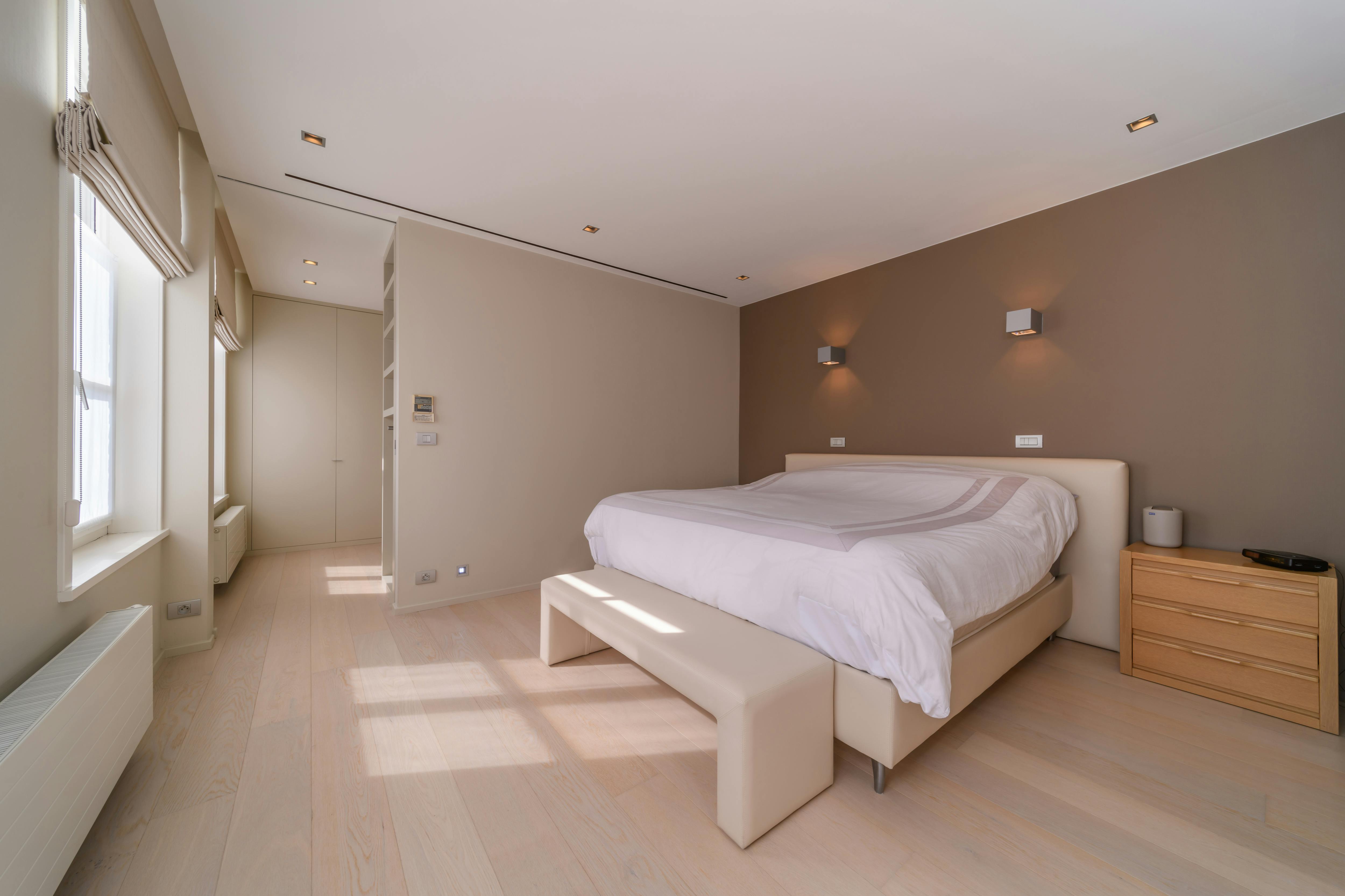 Herenhuis met ruime garage te koop in Izenberge. foto 8