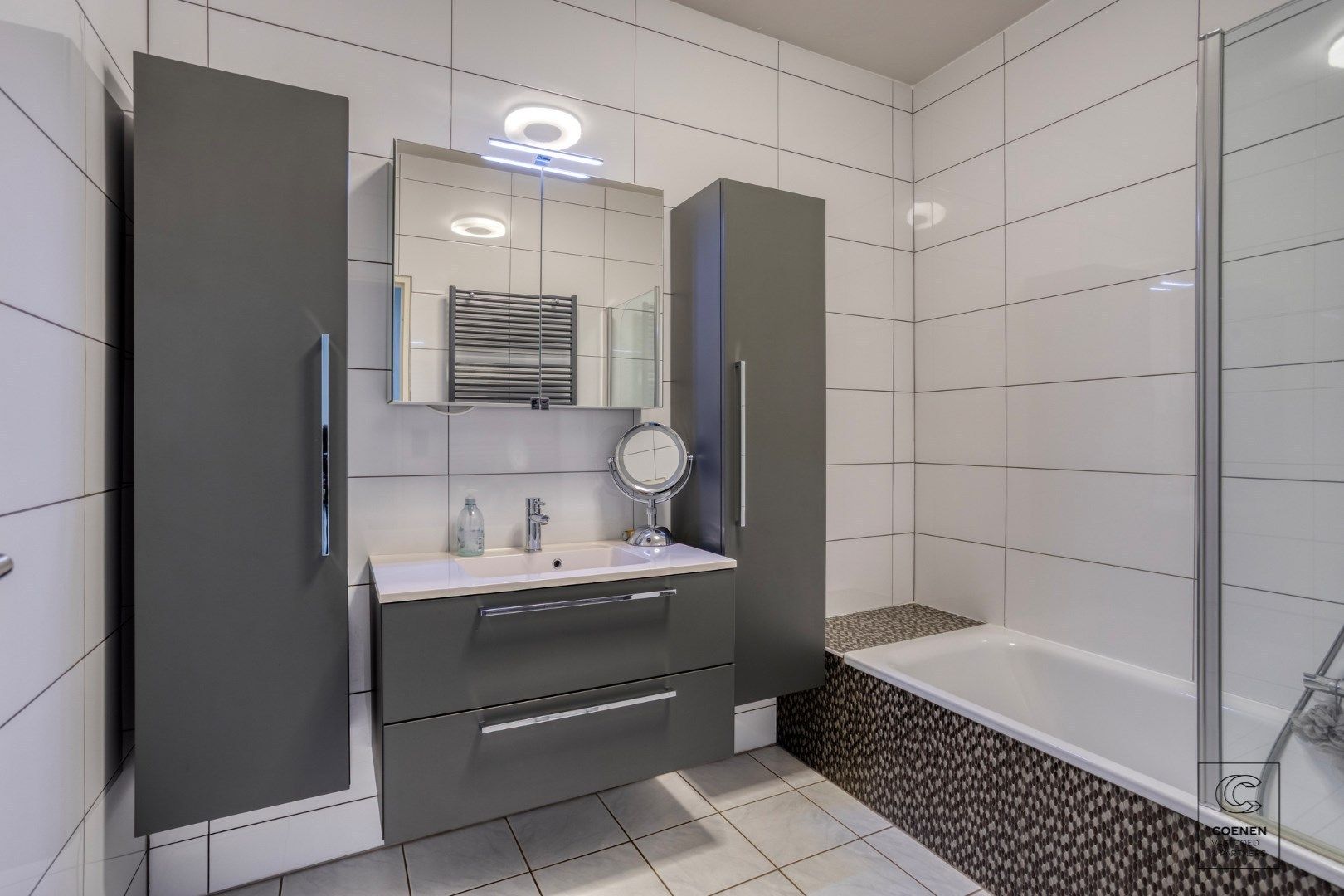 Instapklaar gelijkvloers appartement van 90m² met tuin en garage nabij het centrum van Schoten! foto 10