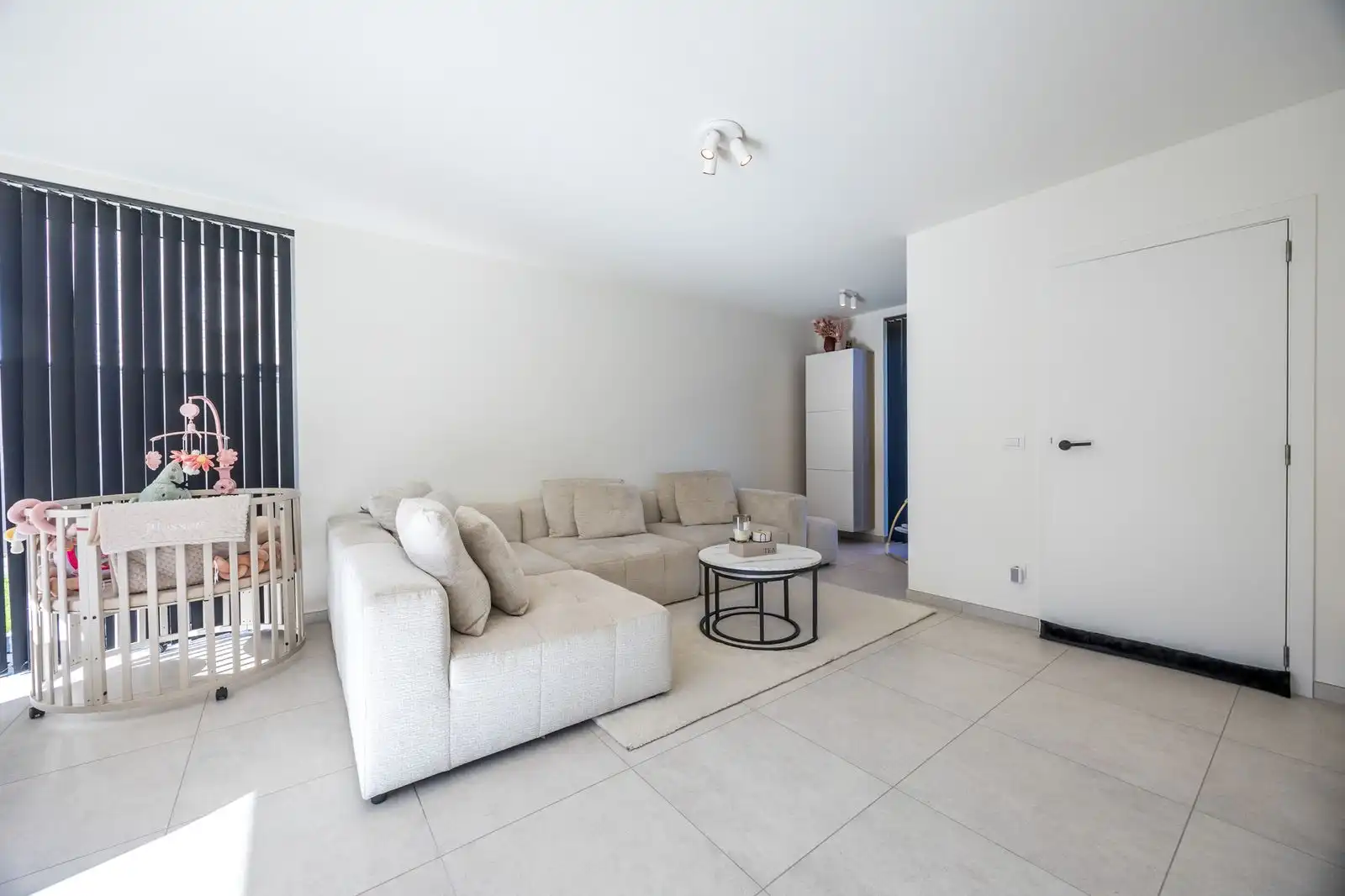 Jonge halfopen woning met 3 slpk, gezellige tuin én kwalitatieve afwerking foto 3