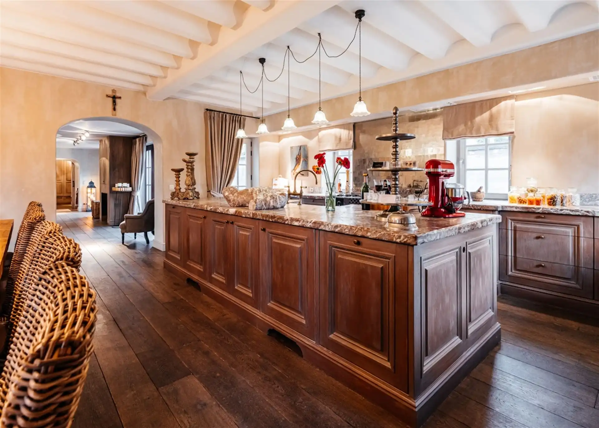 Charmante, hoogwaardig afgewerkte woning in een woonwijk. foto 3