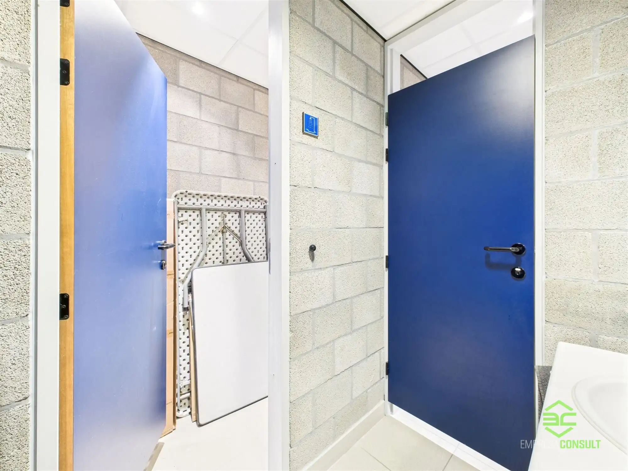 Instapklare werkplaats van 355m² met toonzaal en conciërgewoning! foto 21