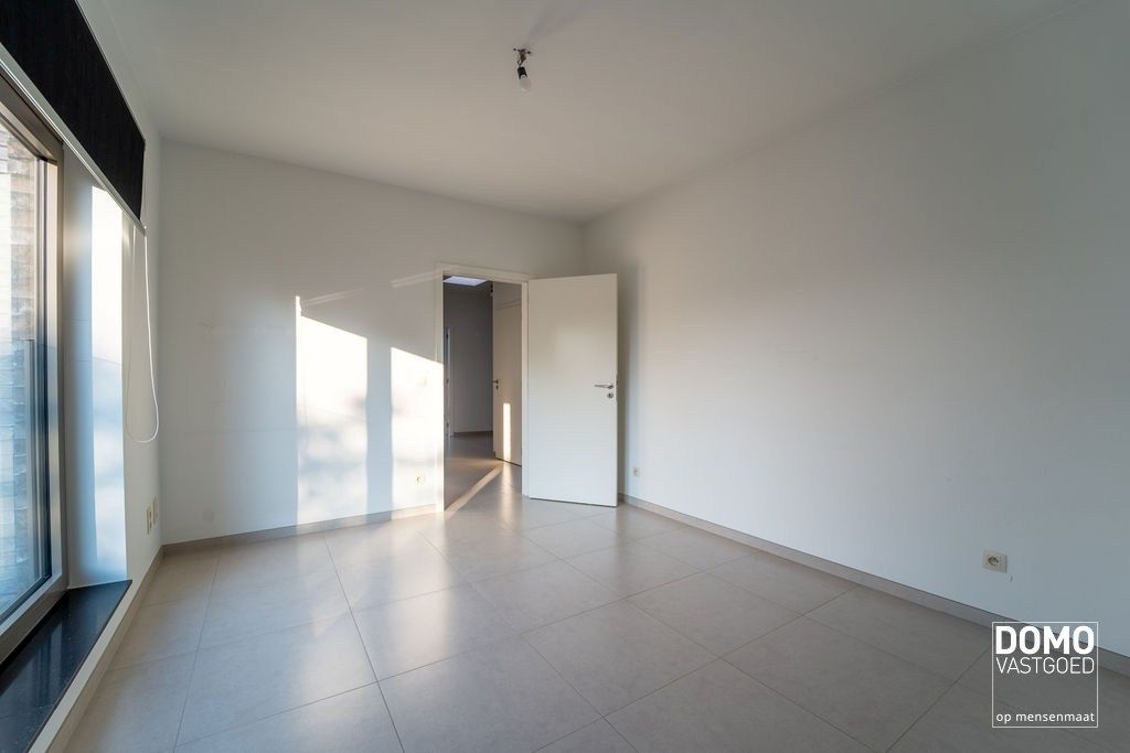 LUXE PENTHOUSE APPARTEMENT MET 2 TERASSEN, LIFT EN ONDERGRONDSE AUTOSTANDPLAATS IN HASSELT. foto 10