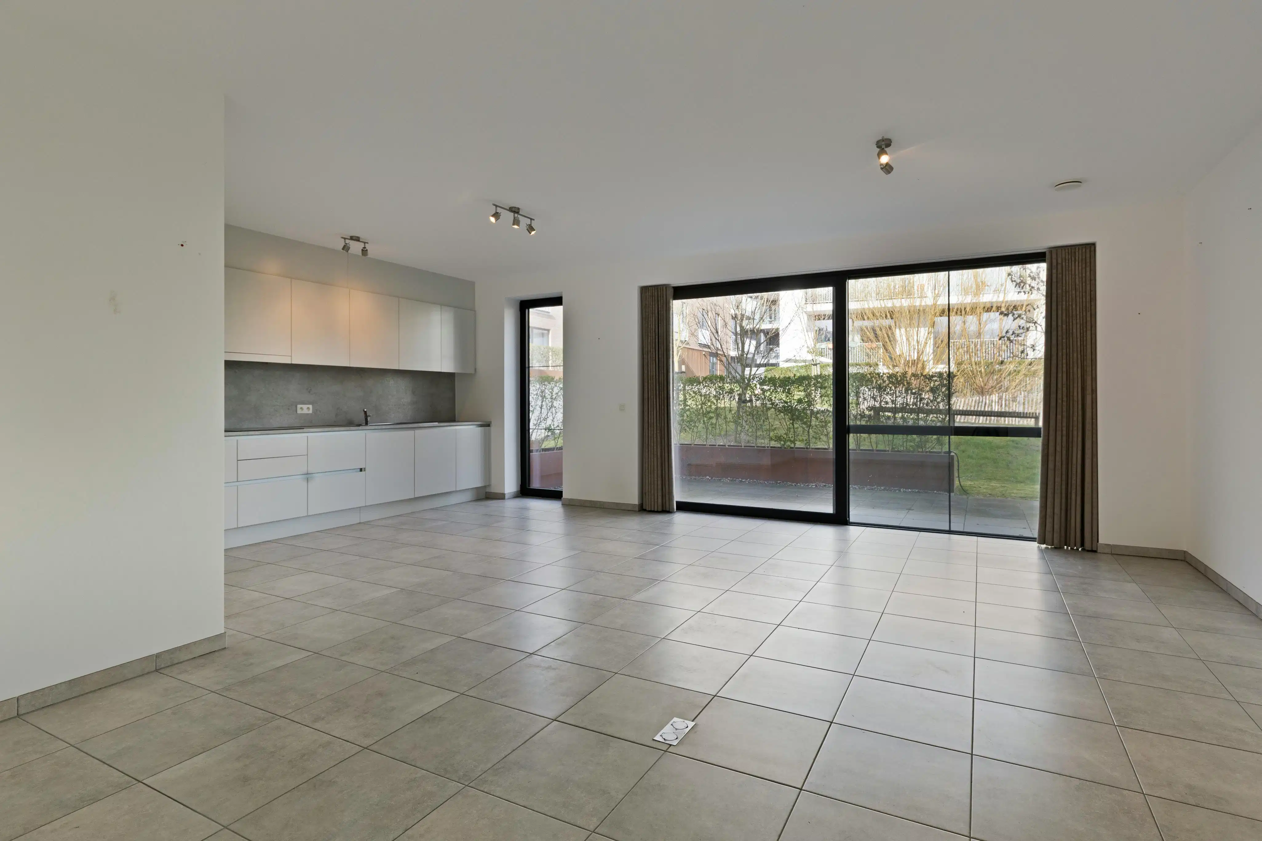 Gelijkvloersappartement met ruim terras te koop in Strombeek foto {{pictureIndex}}