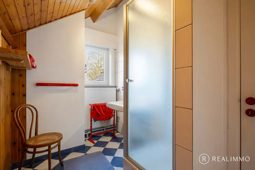 Ruime villa met 4 slaapkamers op ruim perceel met prachtige ligging! foto 22