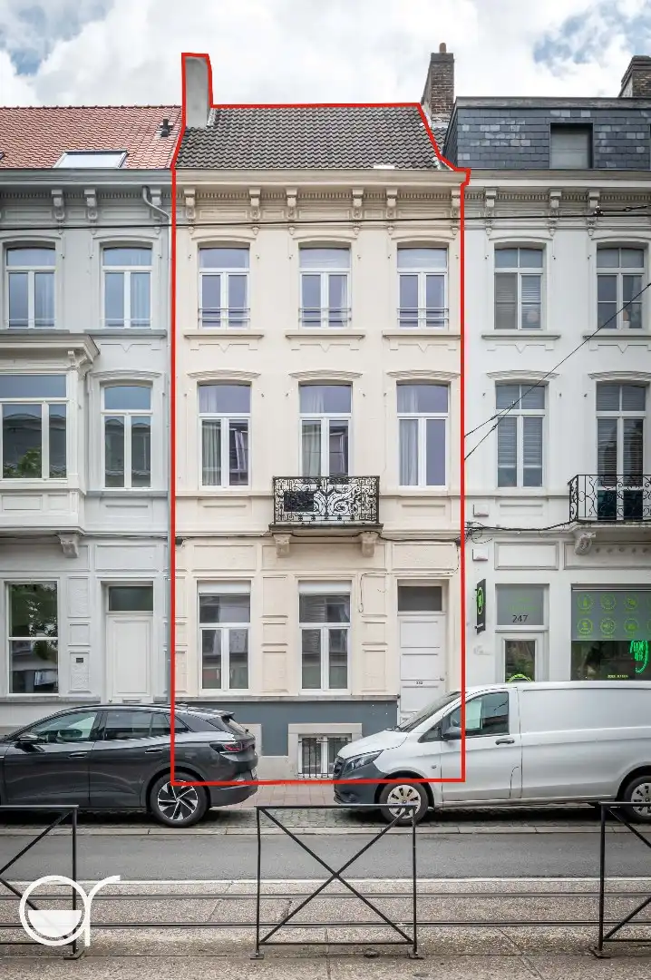 Mooie herenwoning aan Sint-Pietersstation foto 2