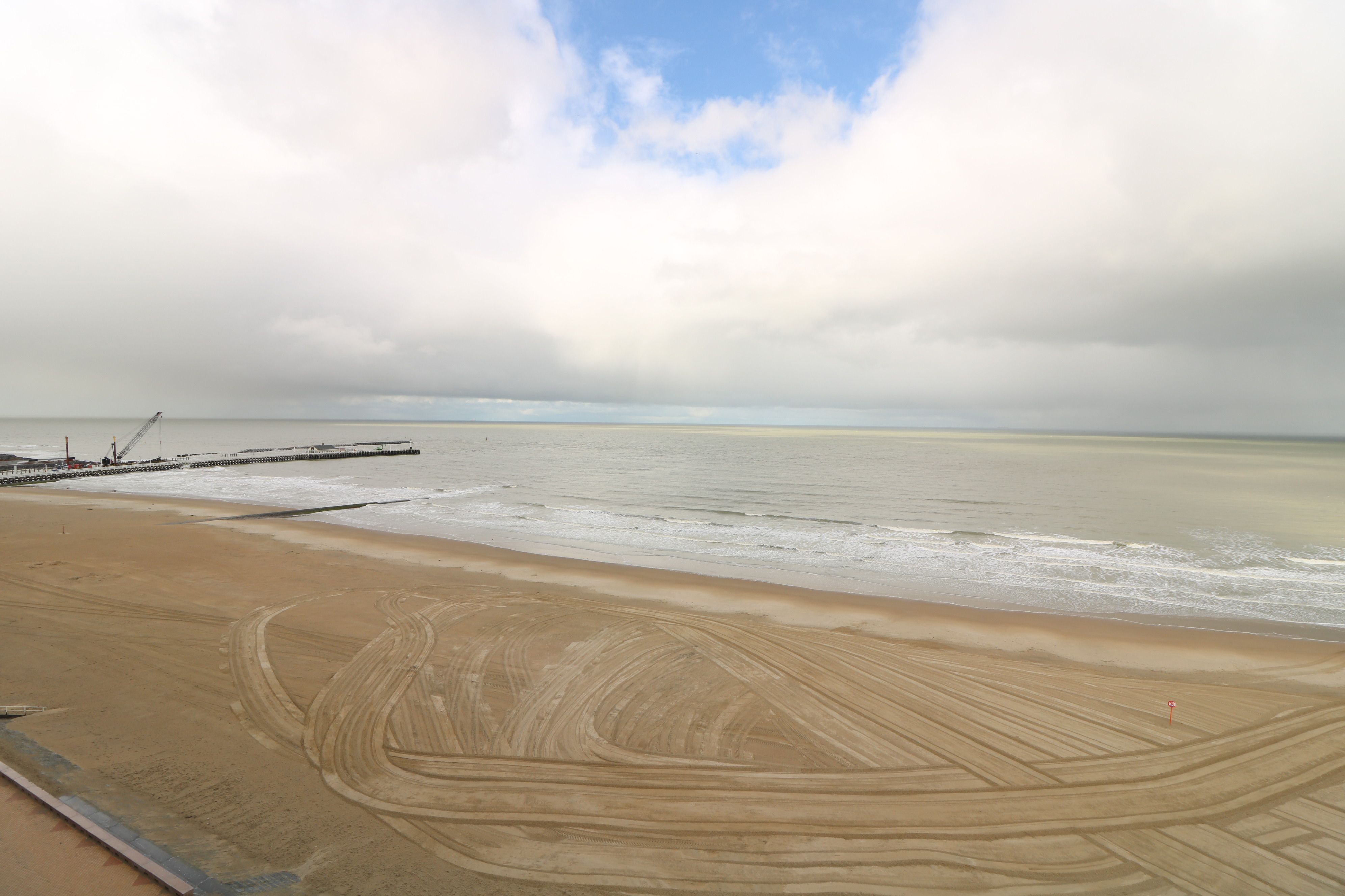 Instapklaar hoekappartement met 2 slaapkamers en fenomenaal zeezicht. foto 7