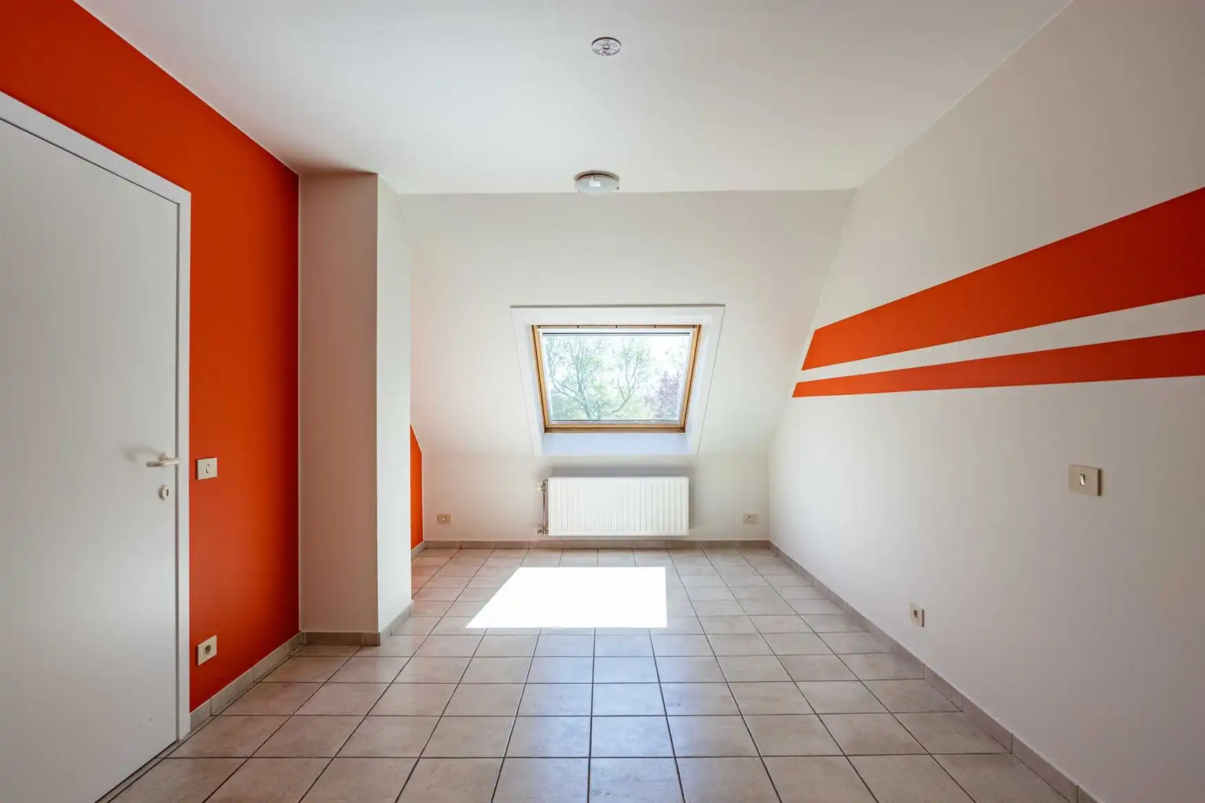 Ruime woning met zuidgerichte tuin en open zicht. foto 12