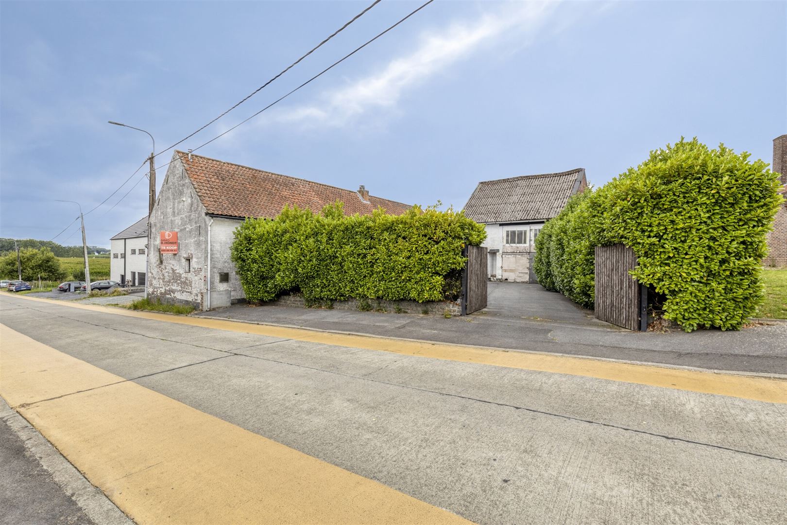 Hoofdfoto van de publicatie: Hoeve + bijgebouw
