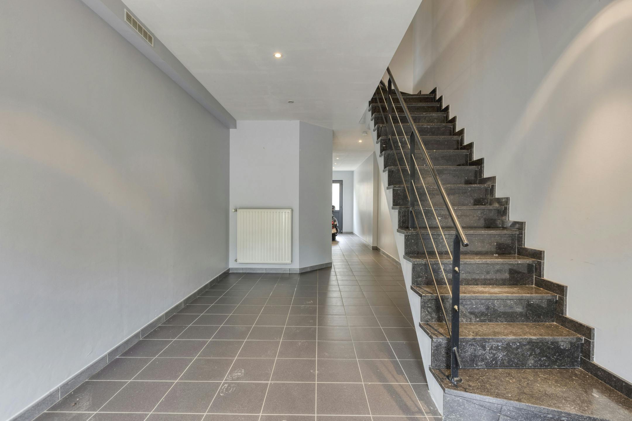 Opbrengsteigendom met 2 appartementen en hangaar te Lummen foto 22