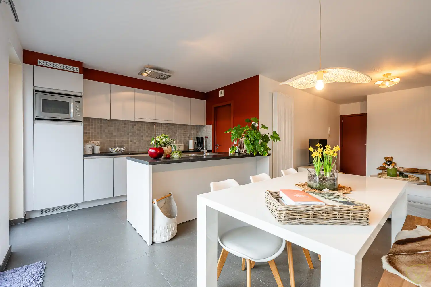 Modern en zeer goed onderhouden gelijkvloersappartement net buiten het centrum! foto 6