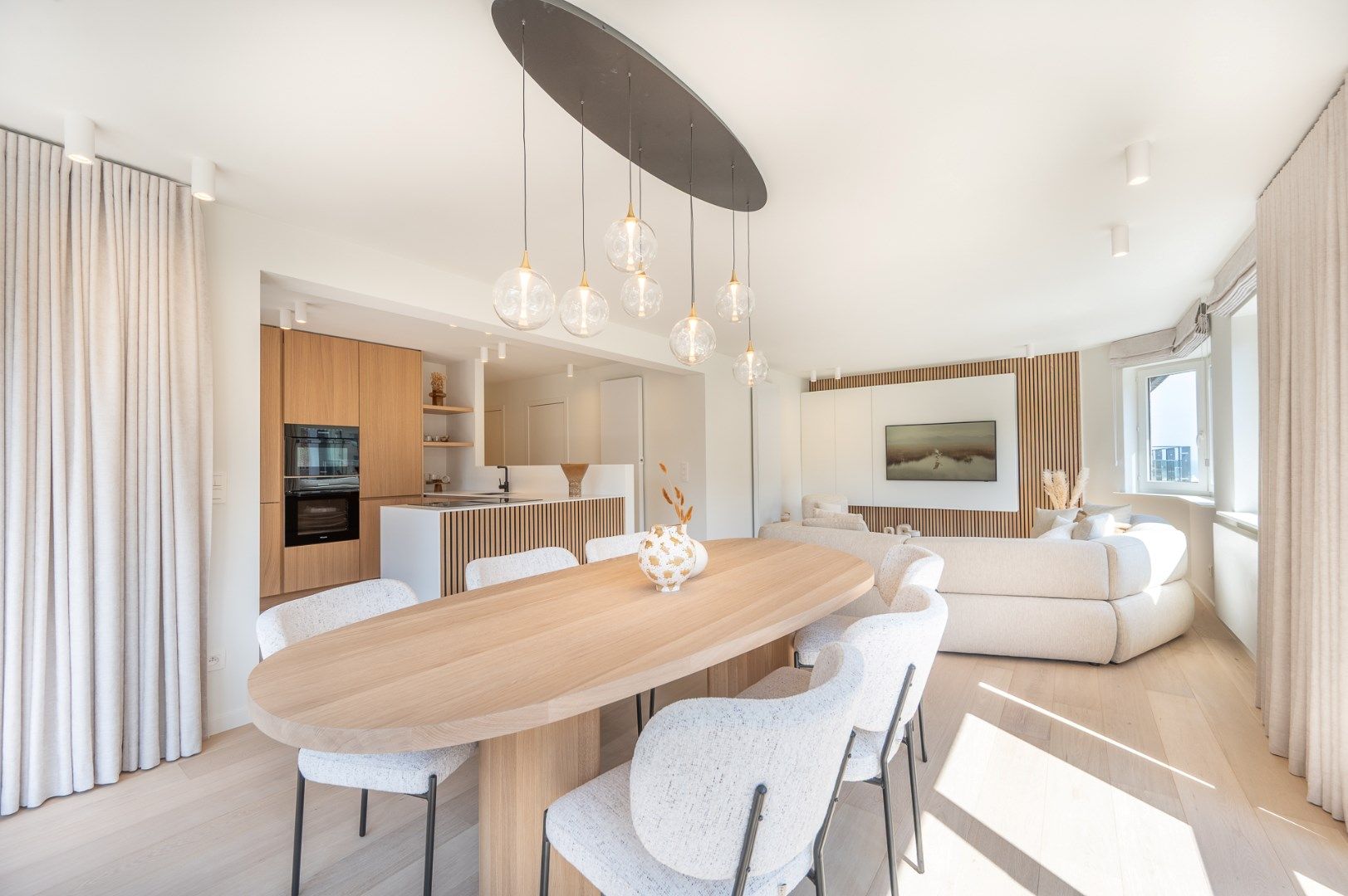 Prachtig gerenoveerd hoekappartement in centrum Knokke vlakbij de Zeedijk en het Van Bunnenplein  foto 9