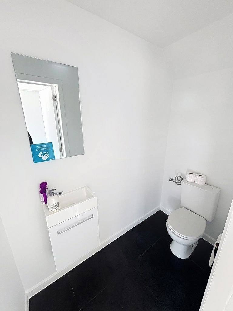 Goed gelegen handelsruimte! foto 6