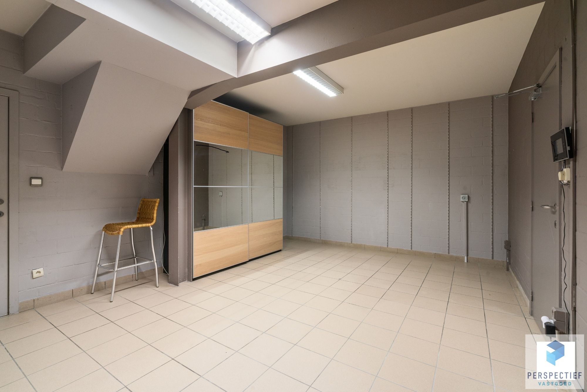 Handelspand met Winkelruimte, Magazijn en Woonst op 1.682 m² foto 22