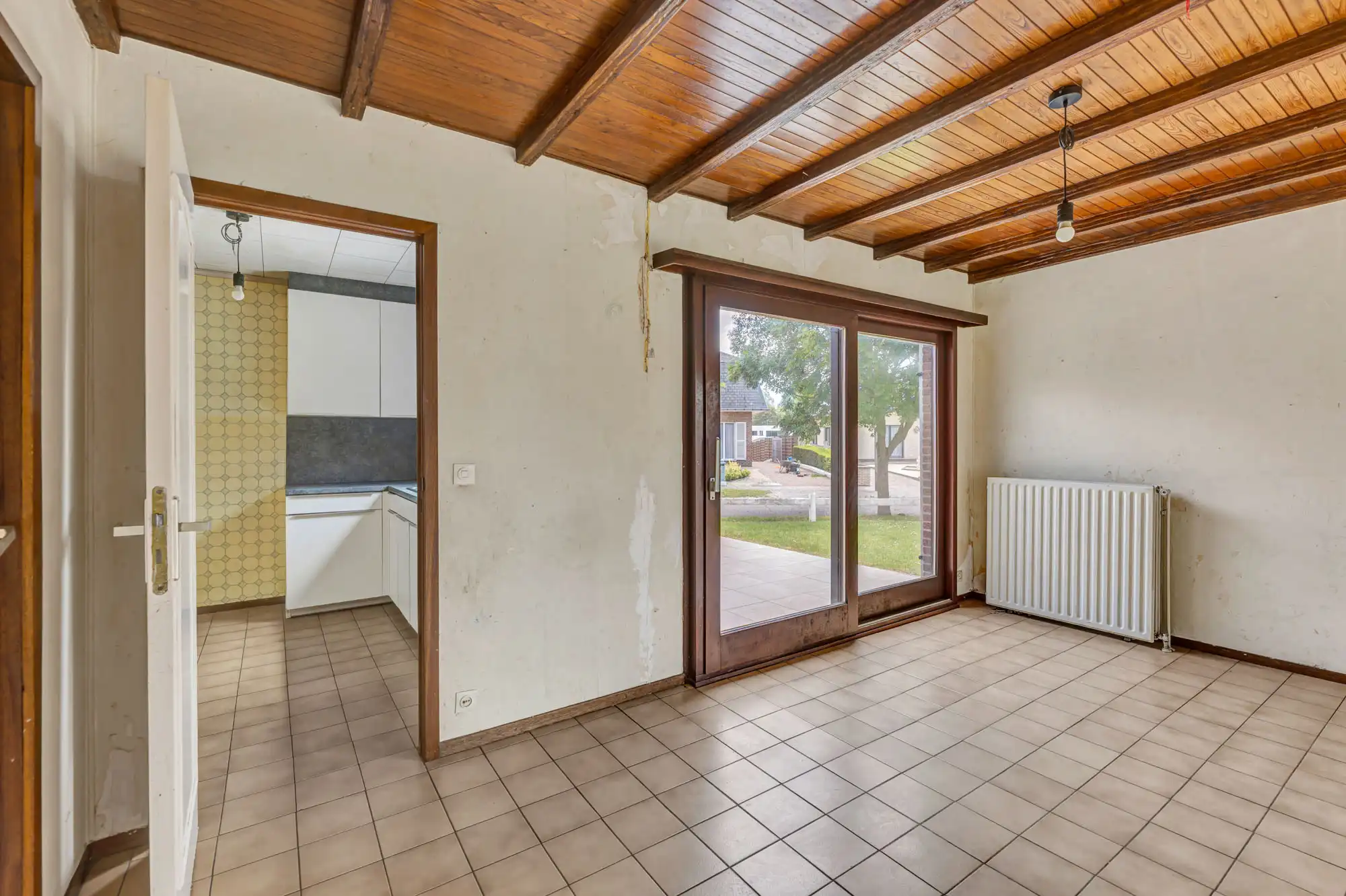 Te renoveren bungalow op een rustige locatie foto 10