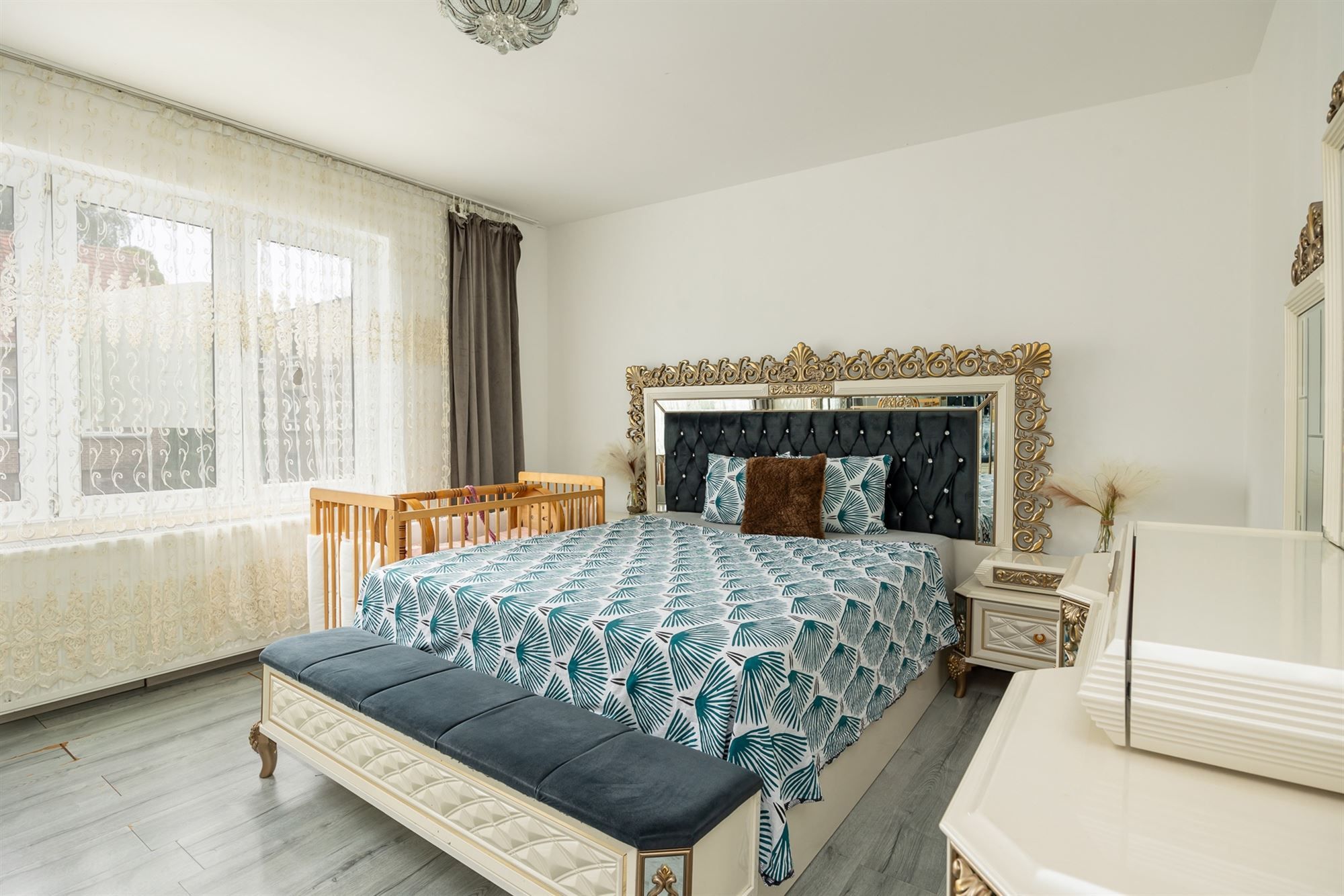 Instapklare woning met 6 slaapkamers en ruim aangelegde tuin foto 7