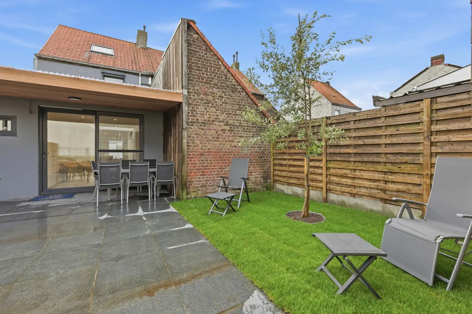 Luxueus gerenoveerde gezinswoning met uitweg, EPC B en 3 slaapkamers foto 3