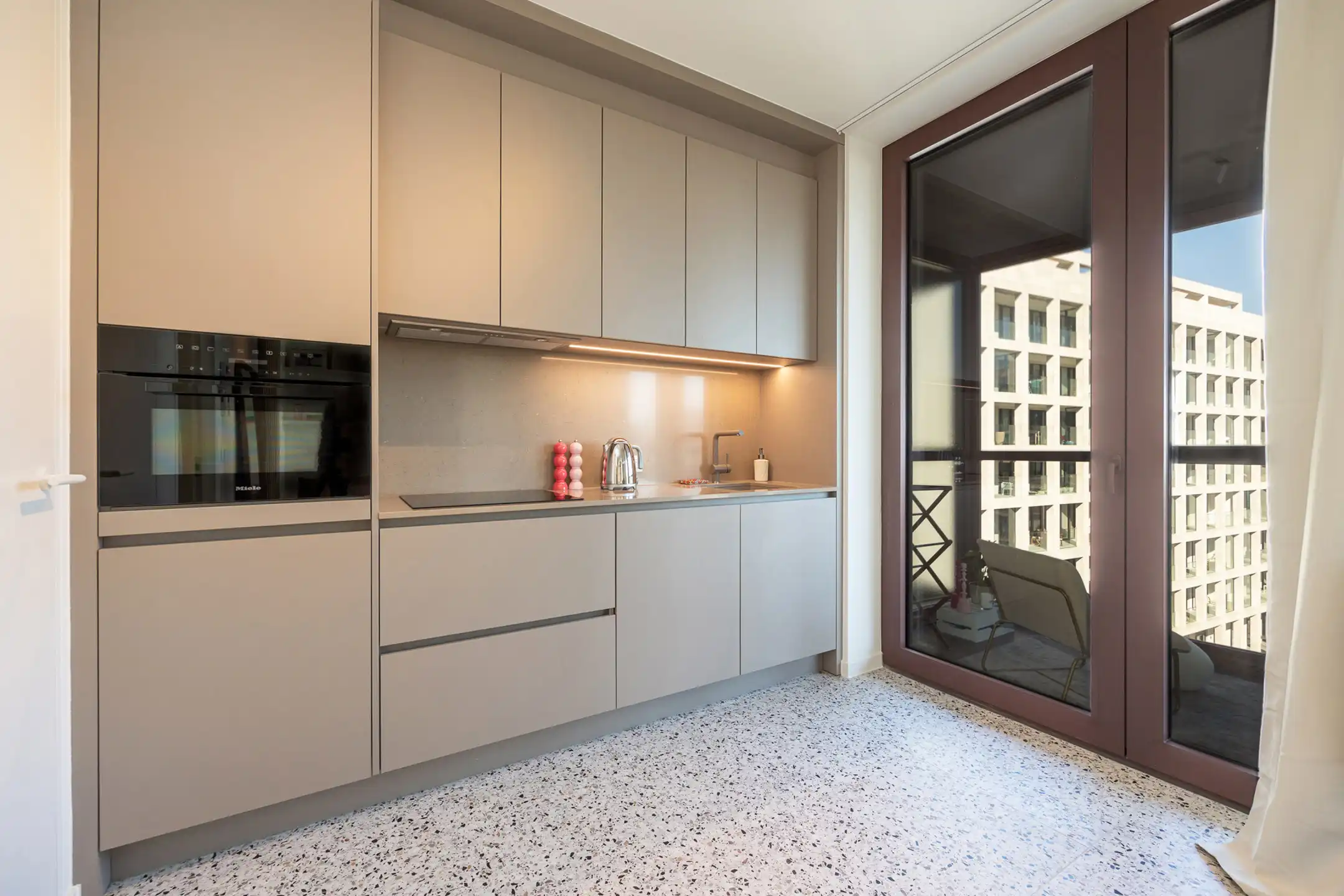 ANTWERPEN-ZUID - Eénslaapkamer appartement met magnifieke terrassen foto 9