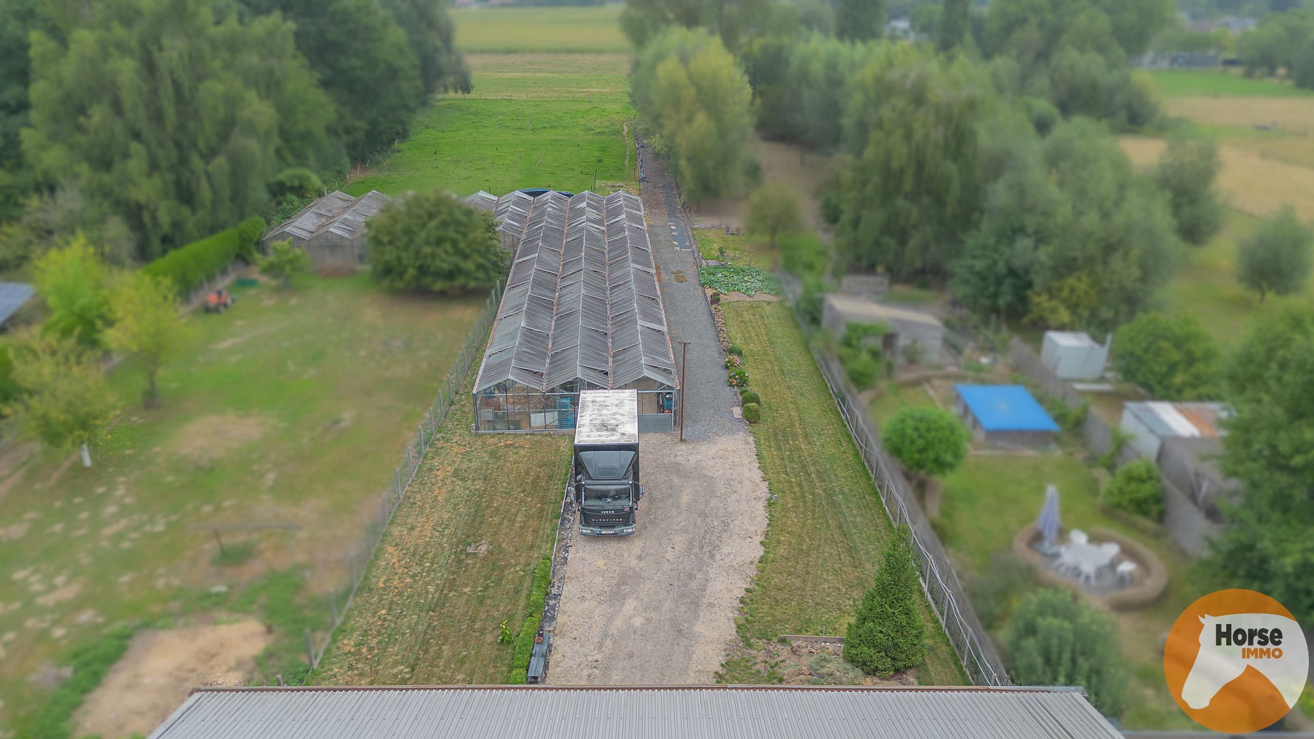 ERPE-MERE - Goed onderhouden woning met magazijn en serres foto 31