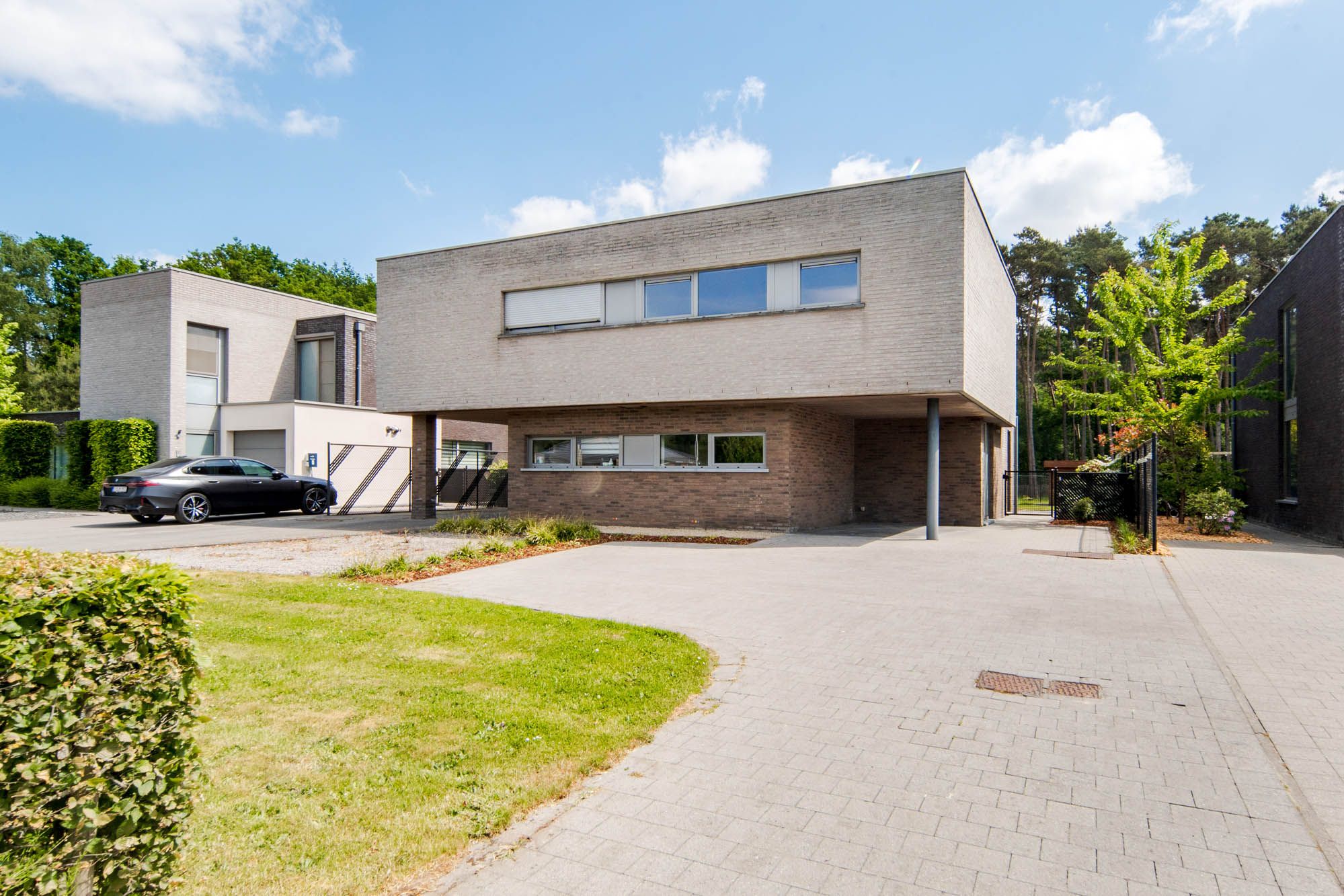 Zeer mooie en goedgelegen gezinswoning te Zutendaal foto {{pictureIndex}}