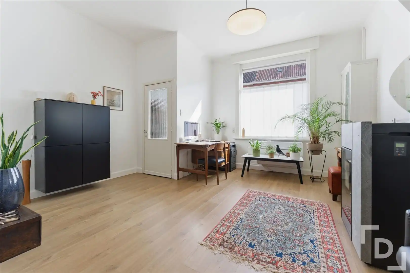 Ruime en energetische woning met uitweg en lostaande garage te koop in centrum Ieper. foto 4