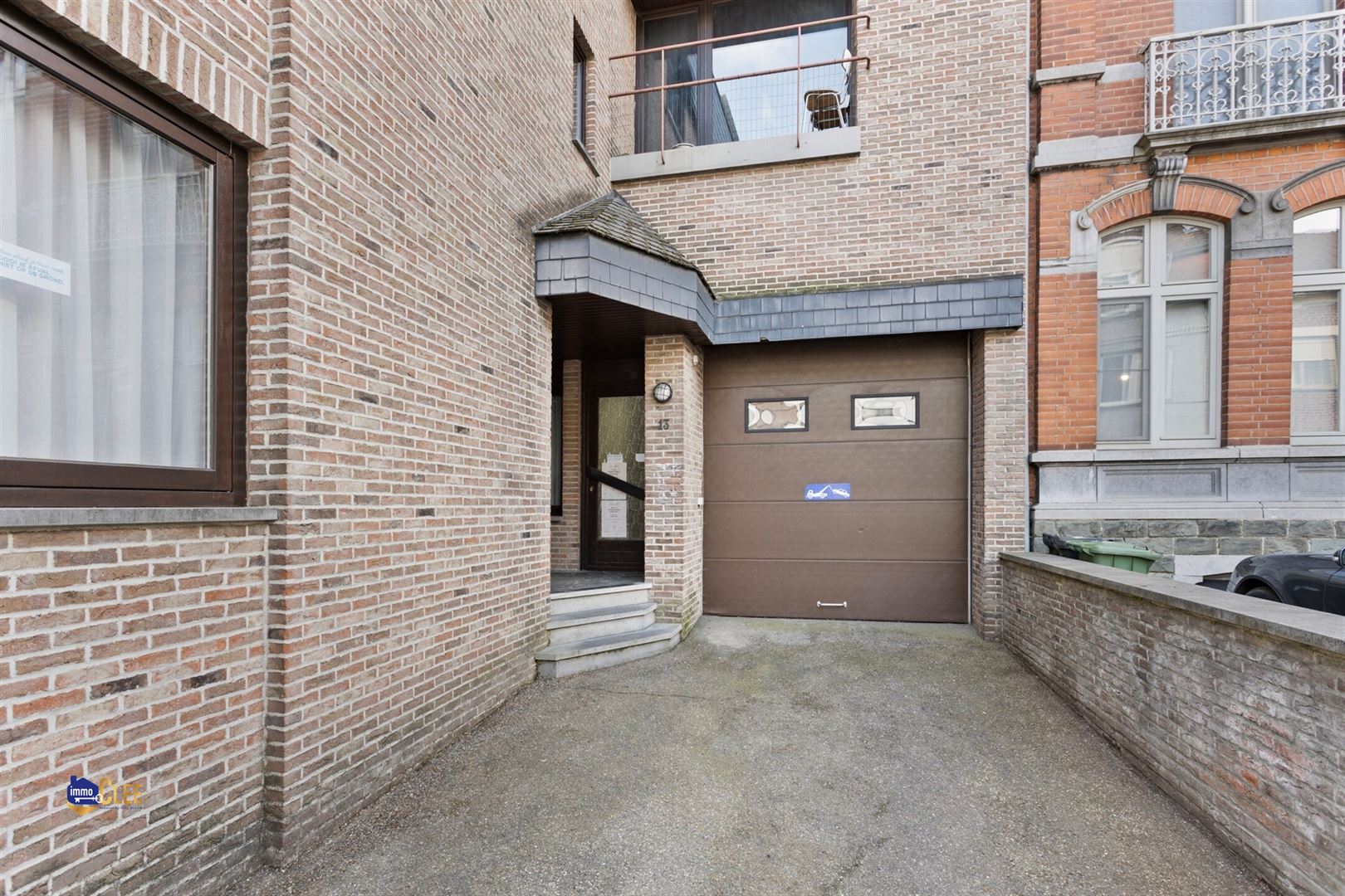 Opbrengsteigendom met 4 appartementen en zeer ruime garage te Landen foto 2