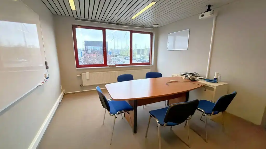 Bedrijfsgebouw met laadkades te huur nabij E313 in Olen foto 10