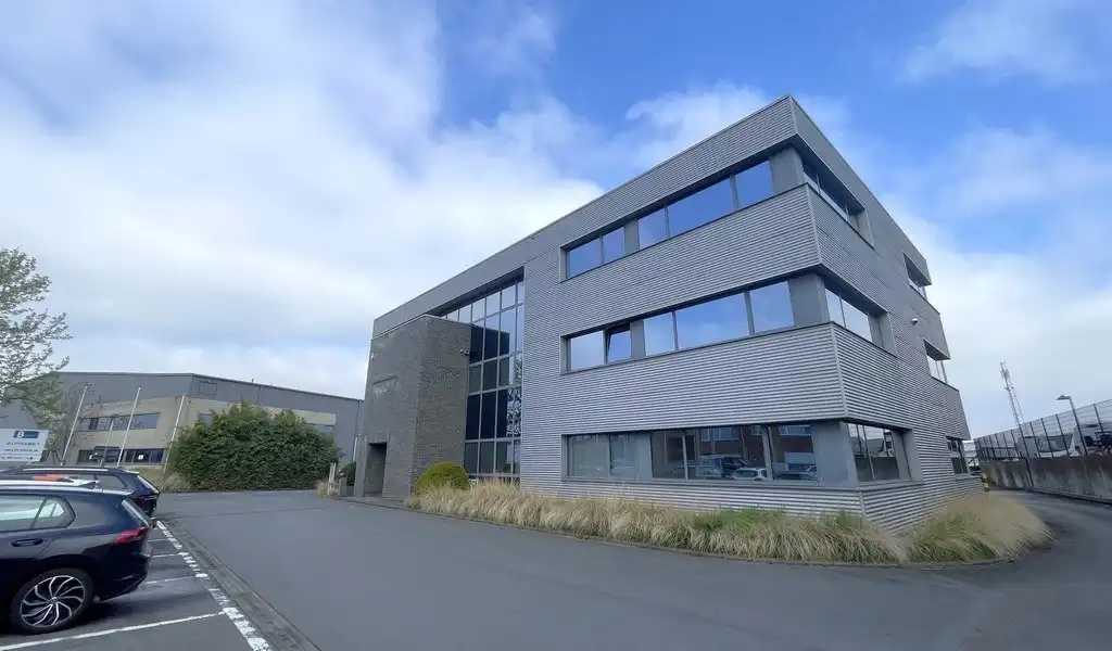 Ingedeelde kantoorruimte met parking te huur in Aartselaar foto 2