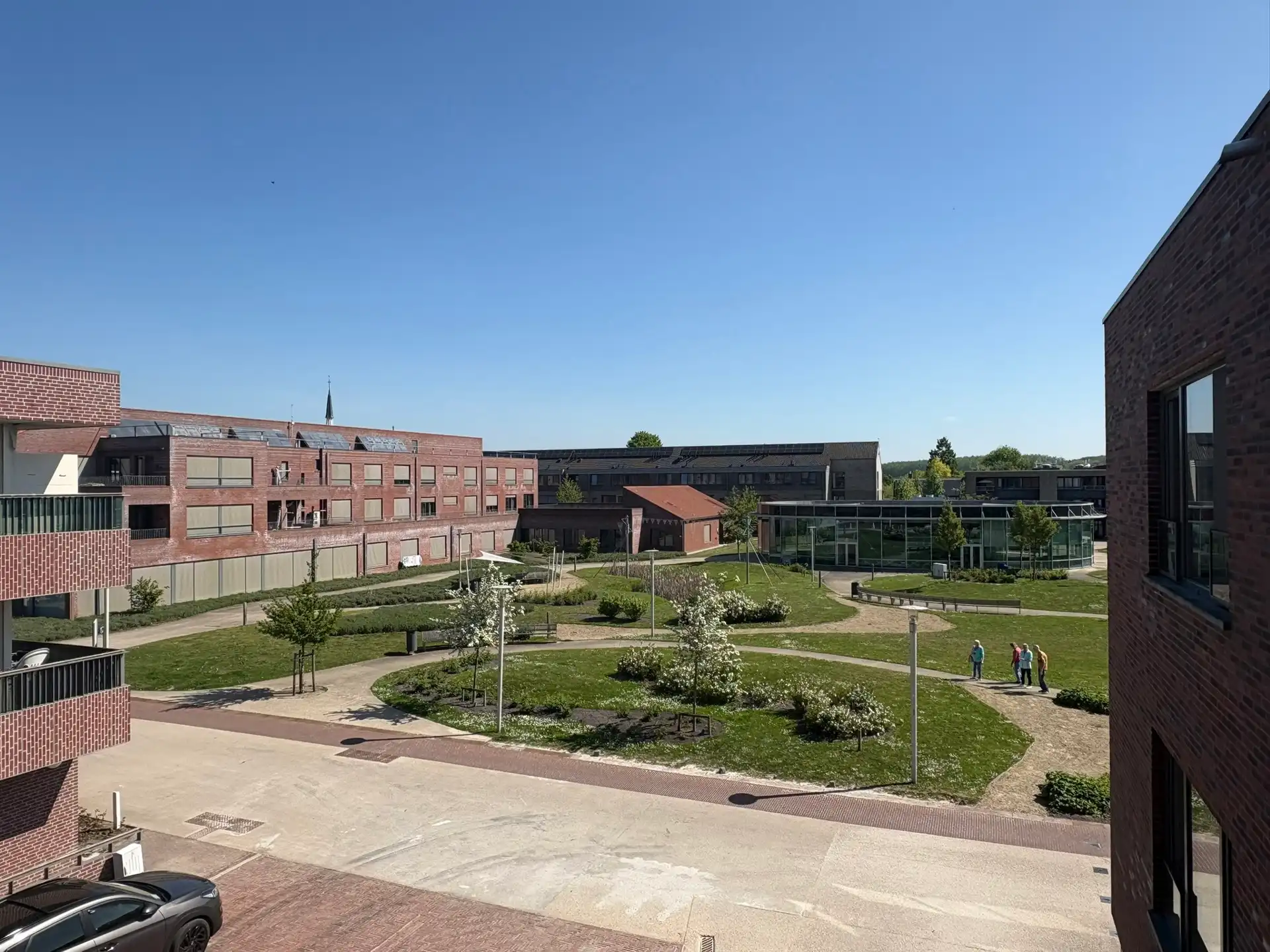 Volledig uitgeruste assistentieflat foto 3