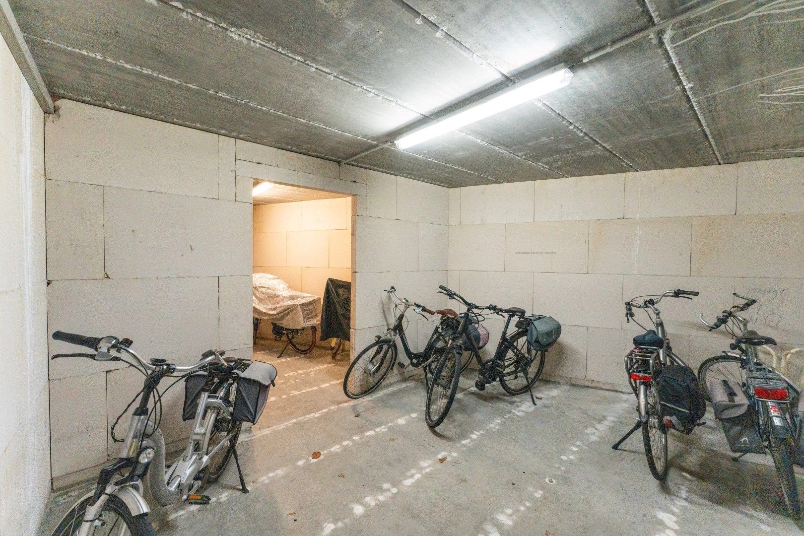 Recent 2-slaapkamer appartement (99m²) met ruim terras te Leke!  foto 18