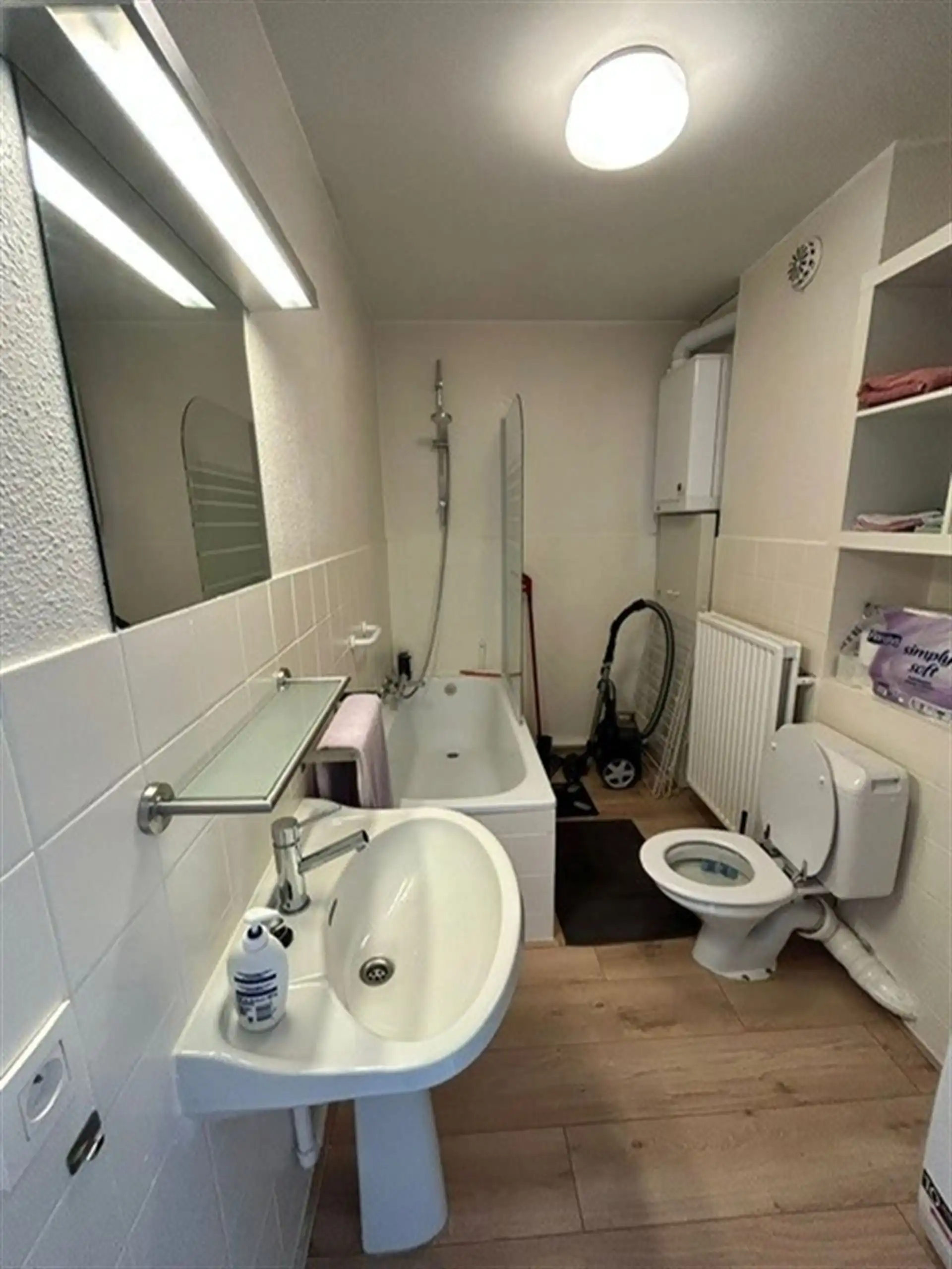 AANGENAAM APPARTEMENT MET TERRAS EN KELDERBERGING, RUSTIG GELEGEN NABIJ DE DORPSKERN foto 9