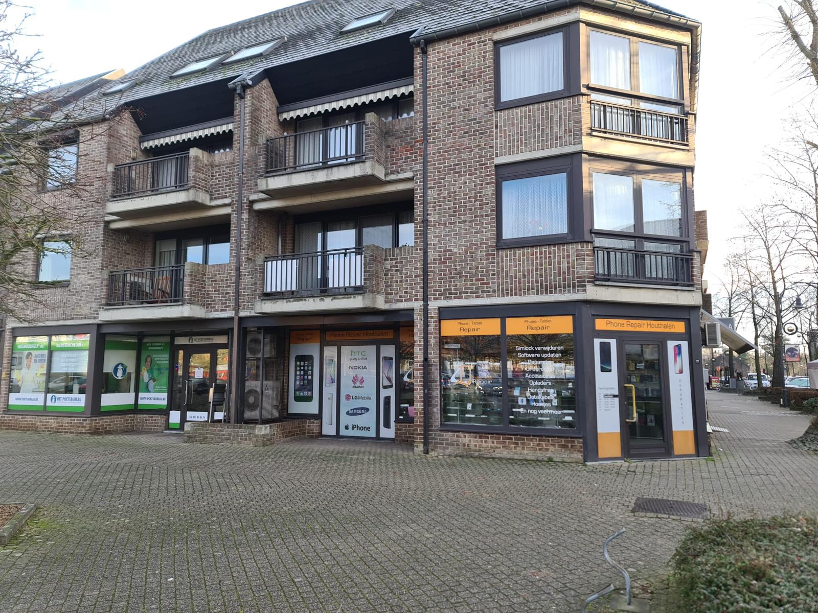 Modern en ruim hoek handelspand  midden in het centrum. foto 5