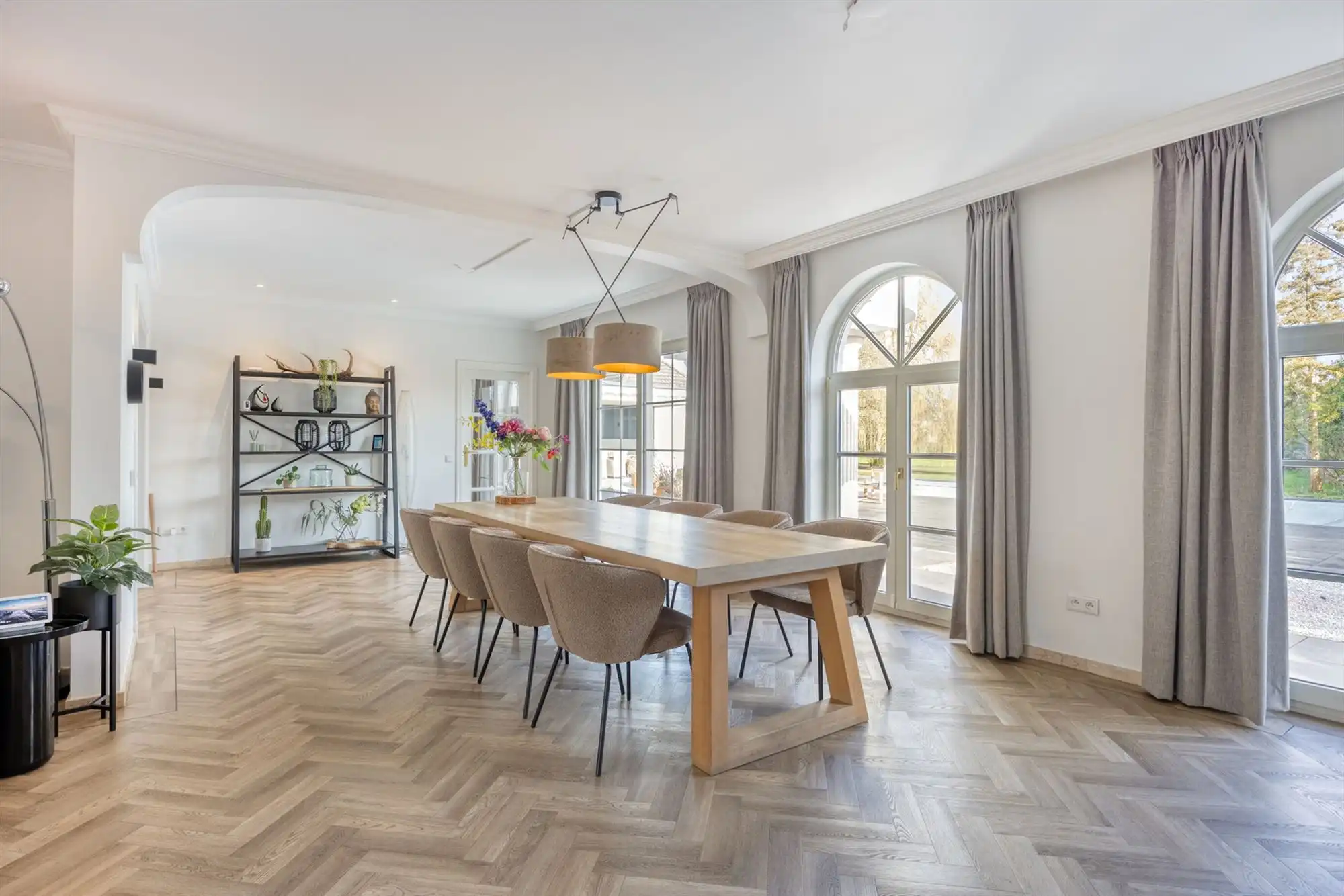 Instapklare tijdloze villa met 5 slpks op ca. 2000 m² foto 13