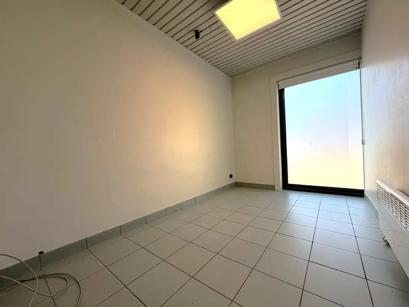 Ruim handelspand (161m²) op topligging in Torhout! foto 13