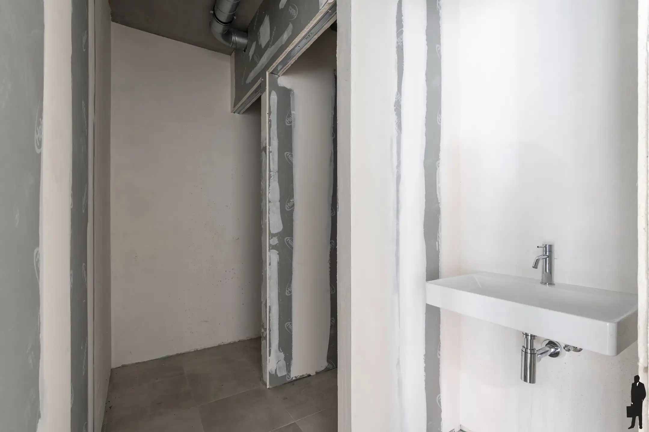 Instapklaar gelijkvloers handelspand in Turnhout foto 7