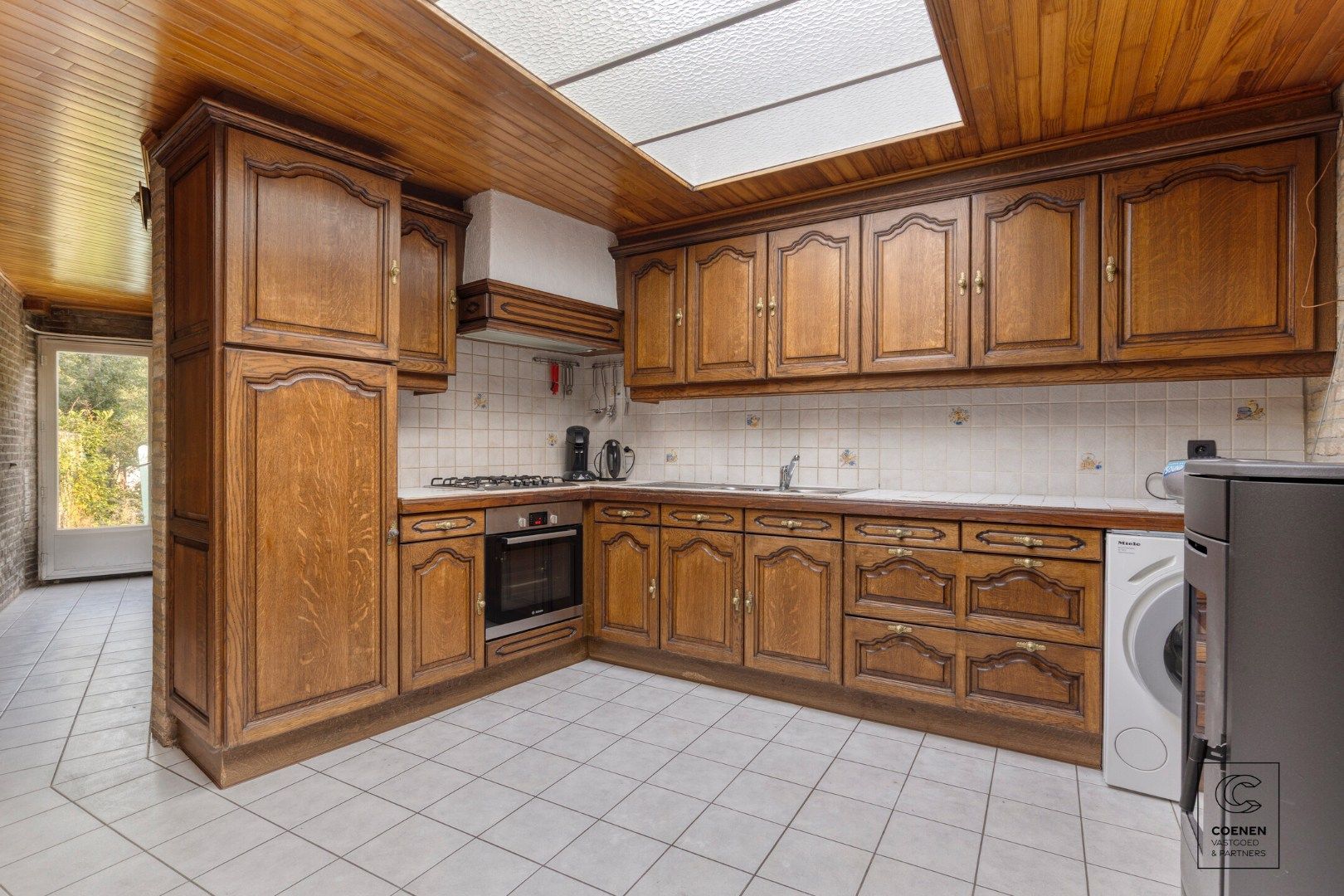 Te renoveren woning van 162 m² met 4 slaapkamers te Ekeren! foto 6