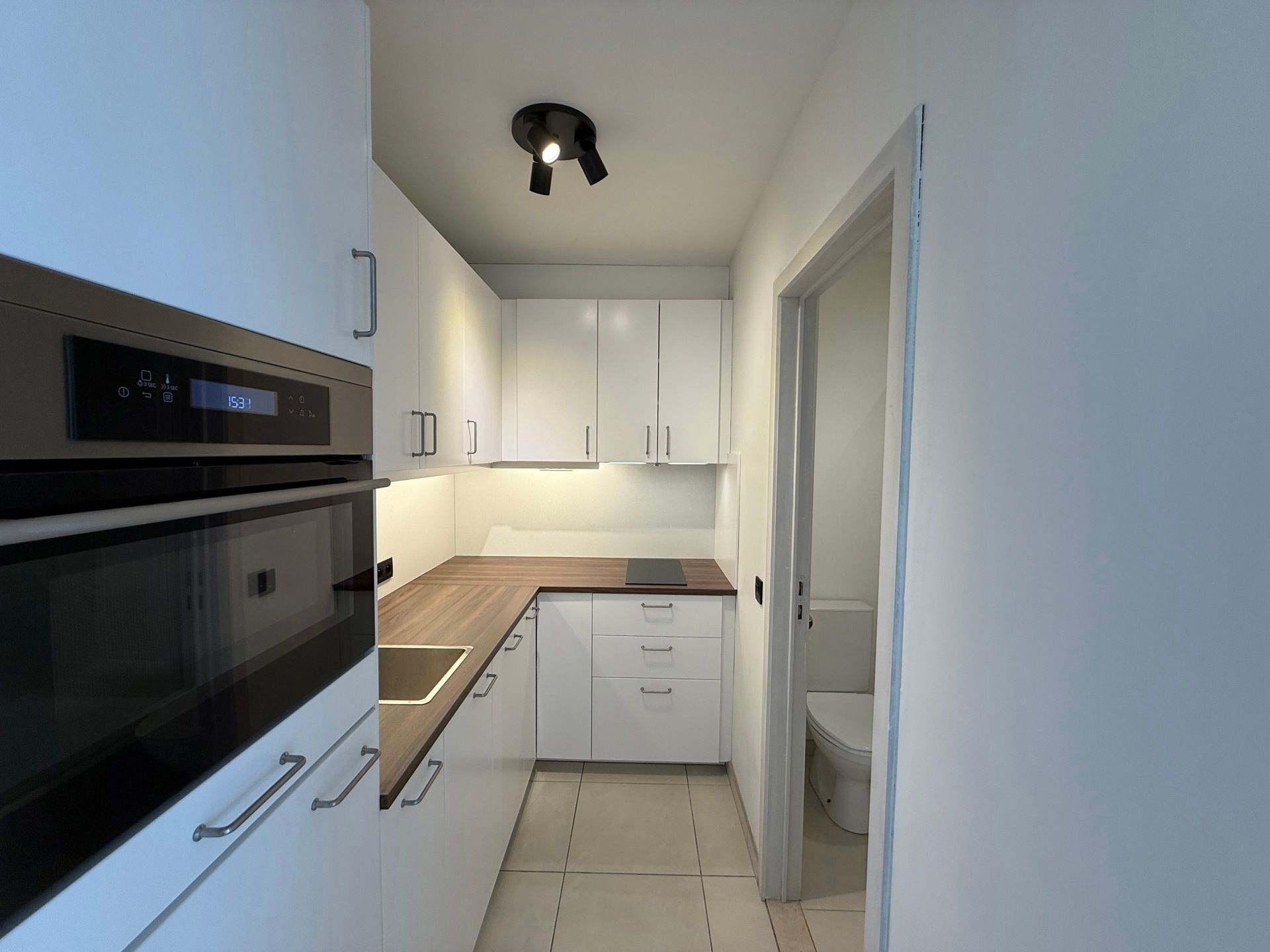 WETTEREN - Hernieuwd appartement in het centrum. foto 3