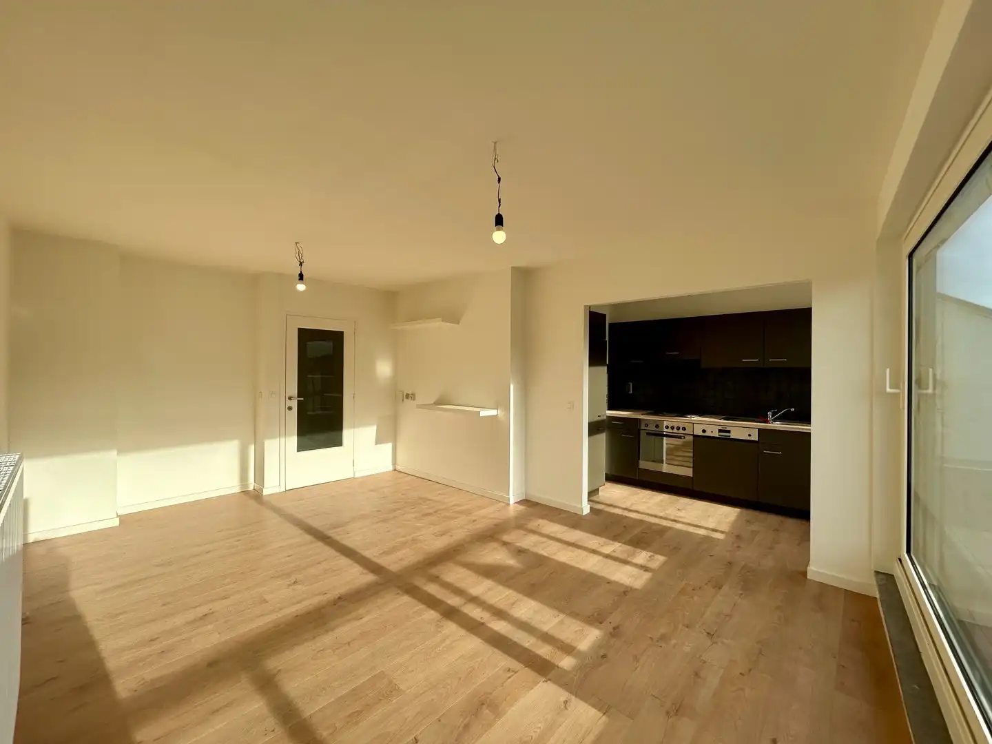 Instapklaar 2-slaapkamer appartement met terras in centrum Roeselare! foto 2