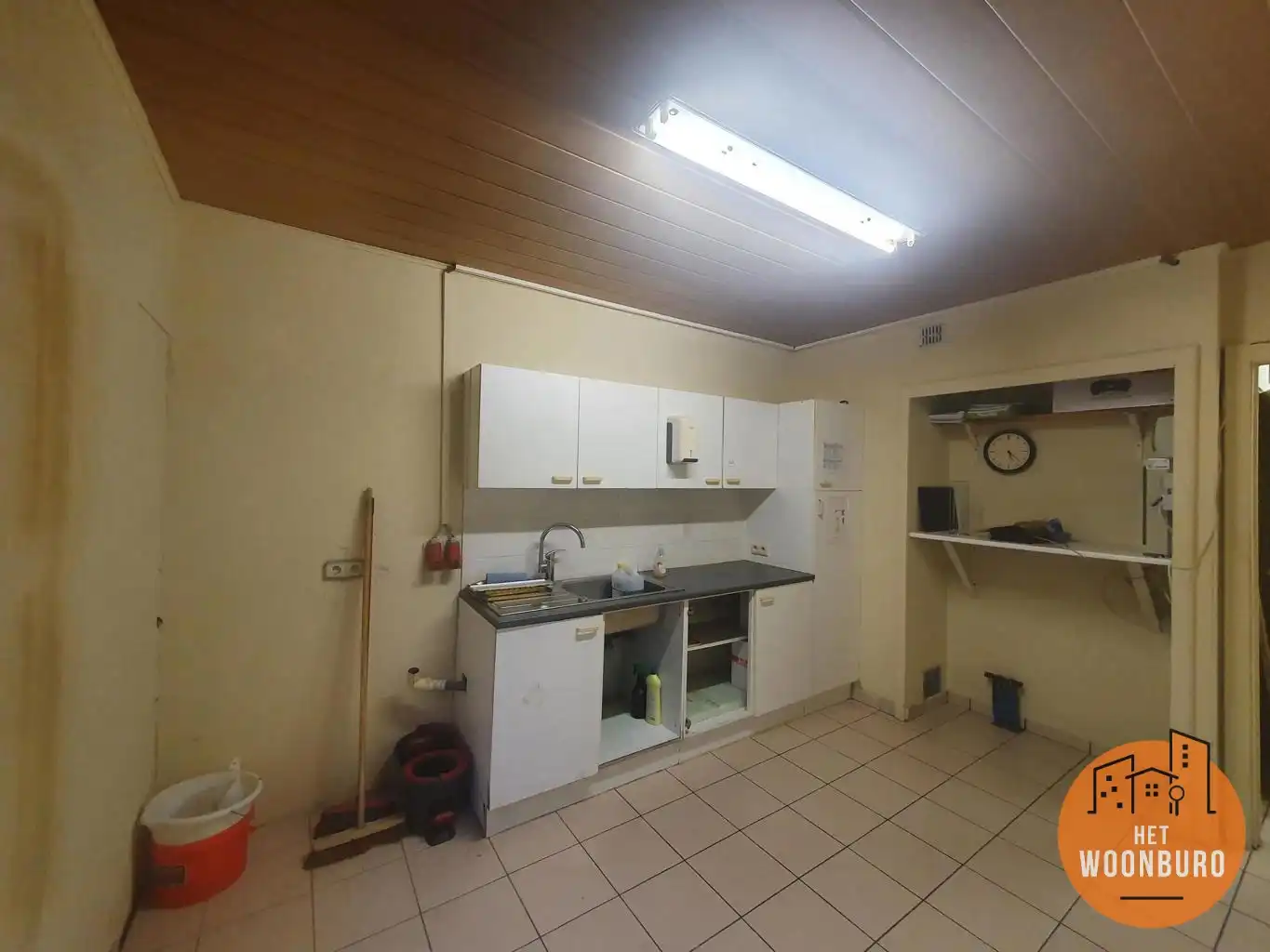 Handelsgelijkvloers te huur aan Markt Ternat foto 10