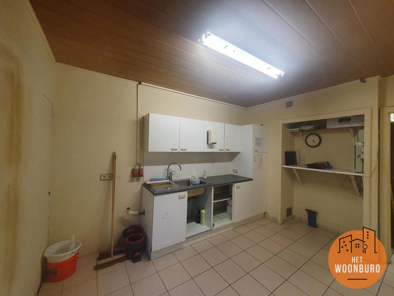 Handelsgelijkvloers te huur aan Markt Ternat foto 10