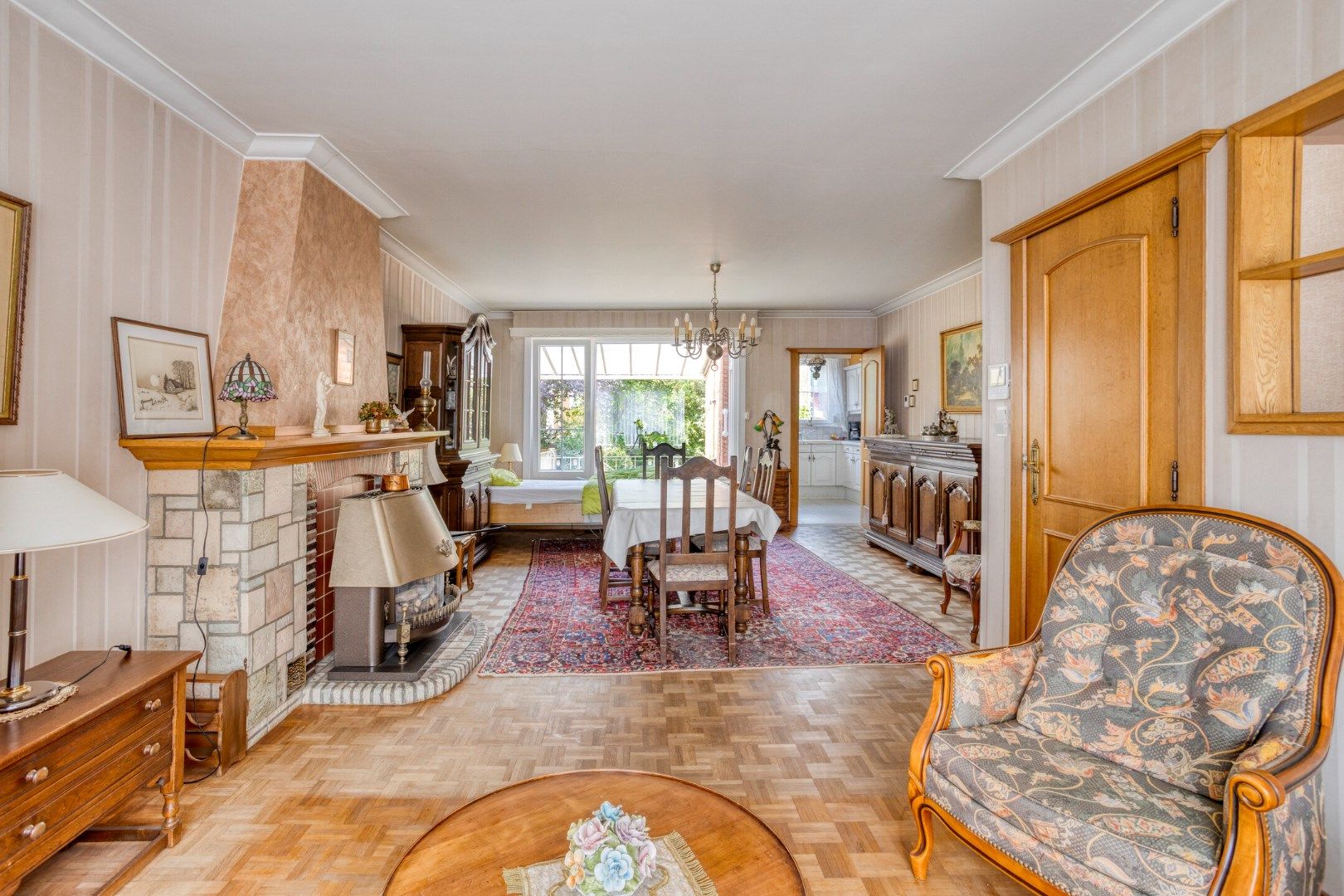 Ruime woning met 3slpk, praktische kelder en tuin foto 4
