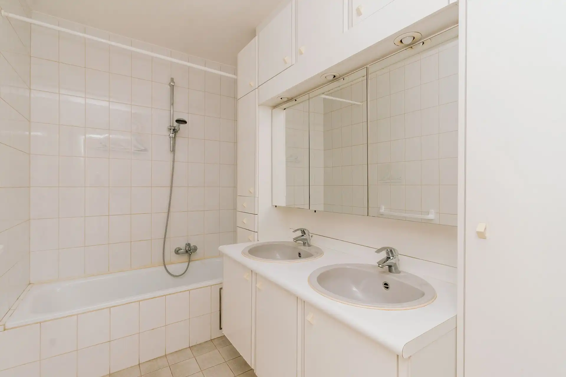 Lichtrijk appartement met 2 slaapkamers & staanplaats foto 13