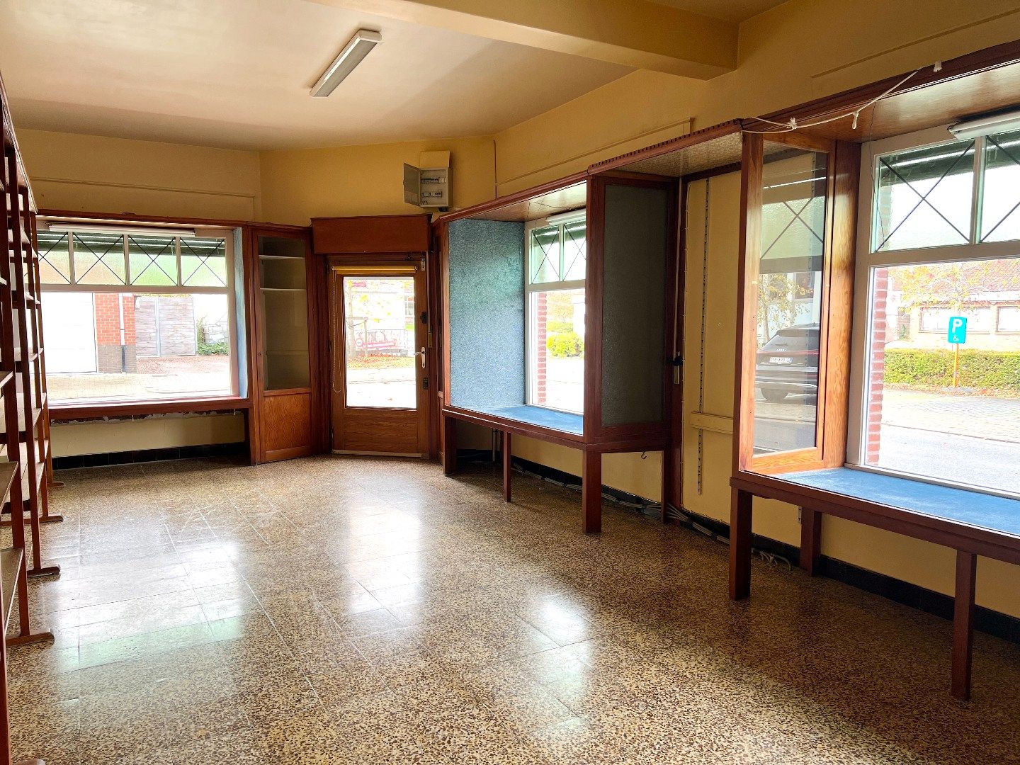 Ruime hoekwoning met handelsruimte en tal van mogelijkheden! foto 5